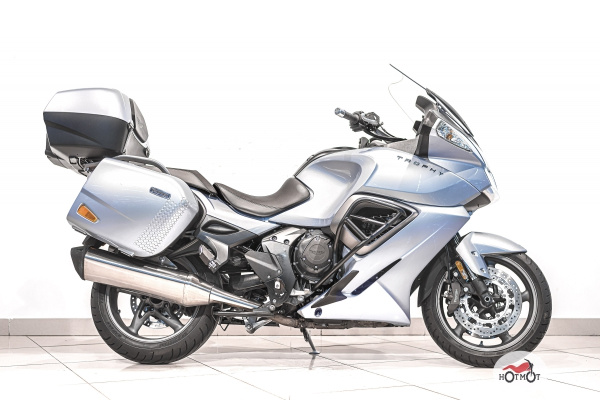 Мотоцикл TRIUMPH Trophy 1200 2013, СЕРЕБРИСТЫЙ пробег 19302 с ПТС | Мототека