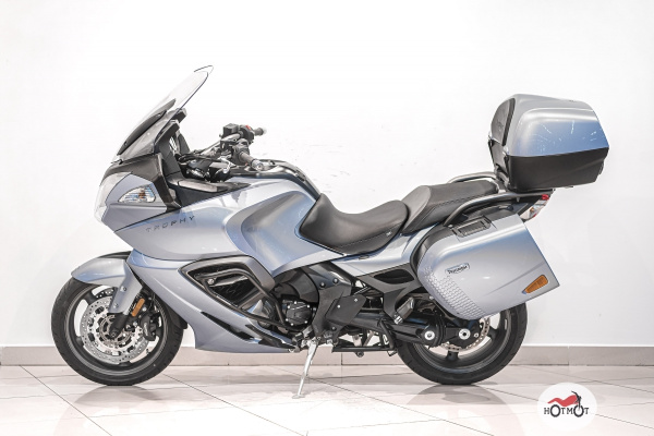 Мотоцикл TRIUMPH Trophy 1200 2013, СЕРЕБРИСТЫЙ пробег 19302 с ПТС | Мототека